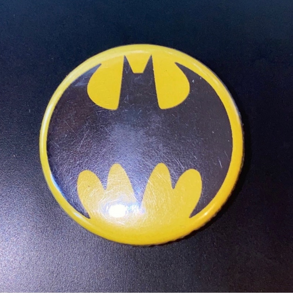 Batman Logo Brooch Pin Clip DC Comics badge (S15) Accessories decoration gift